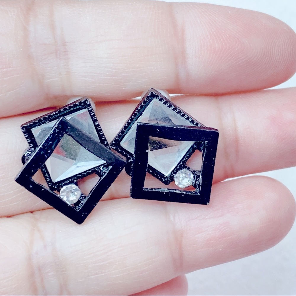 ❣️$25/3❣️ 3D Black Square Shining Stud Earrings - Picture 6 of 10